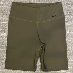 Nike Dri-Fit Mid Rise Biker Shorts 7” -Small